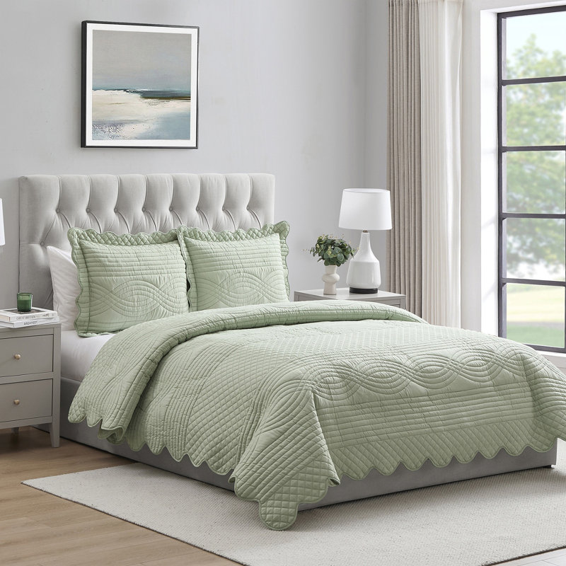 VCNY Home Scallop Microfiber Quilt Set, Full/Queen, Queen Quilt + 2 Standard Shams, Green