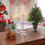 Sapin de Noël artificiel pré-illuminé de 60 cm avec 40 lumières DEL blanc chaud, pommes de pin et baies rouges, décoration de table pour les fêtes, utilisable à l'intérieur comme à l'extérieur.