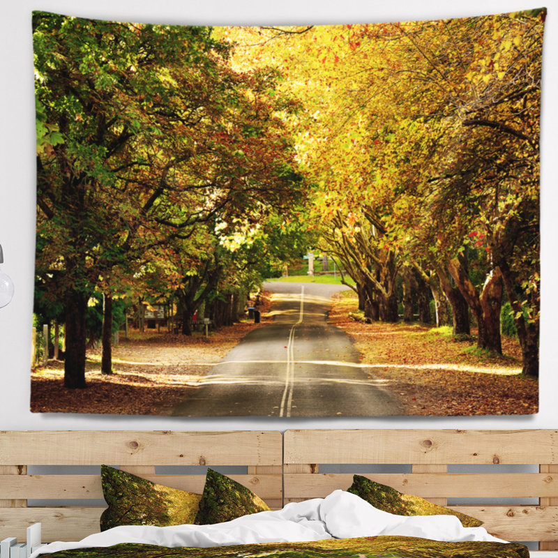 Tapisserie de polyester routier à travers de magnifiques arbres verts avec accessoires suspendus inclus, H 78 po x l 92 po