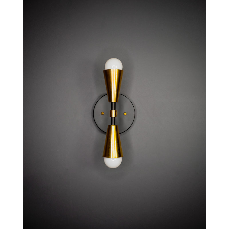 Caputo Armed Sconce, Black/Brass