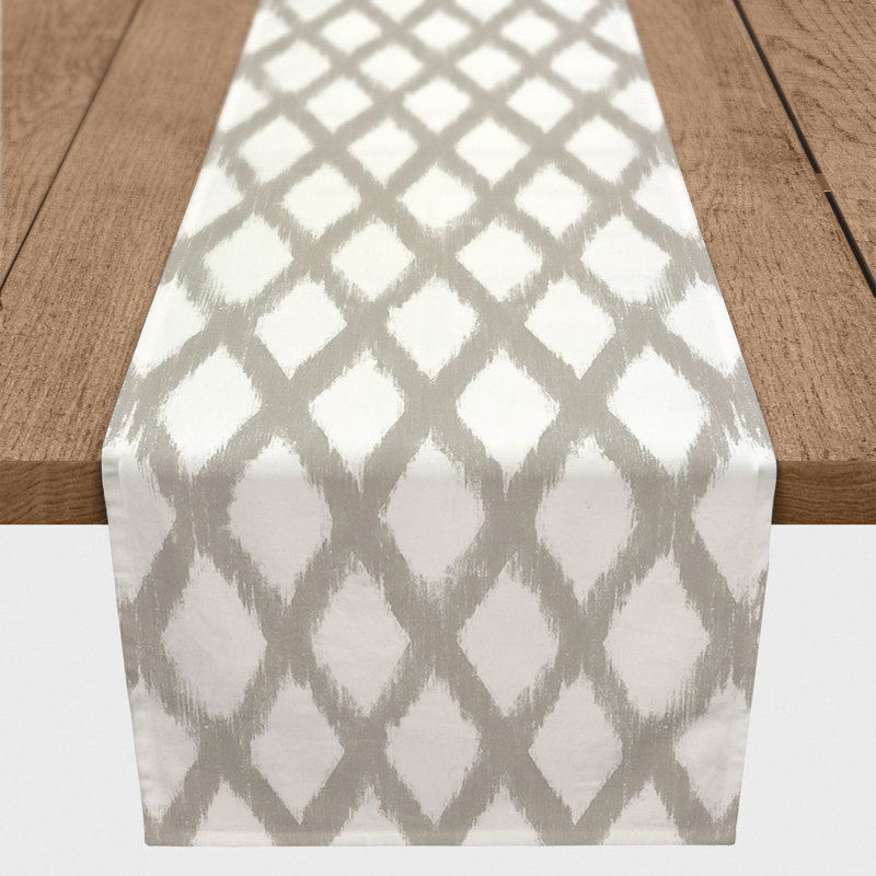 Chemin de table Carlvin, 90 po x 16 po, Gris clair