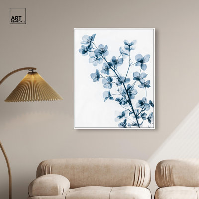 Toile translucide pétales II, fleurs minimalistes par Art Remedy