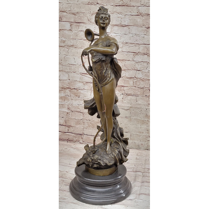 Statue de bronze de la chasseresse Artemis Diana la déesse grecque