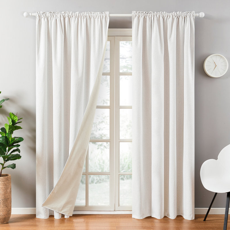 Paire de rideaux occultant et isolant avec passe-tringle Bhargav, Blanc gris, L 52 po x L 72 po