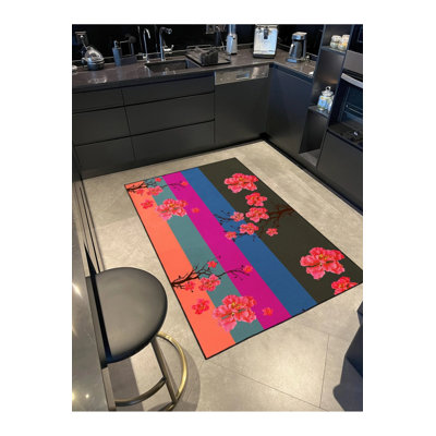 Tapis décoratif à rayures géométriques colorées et modernes
