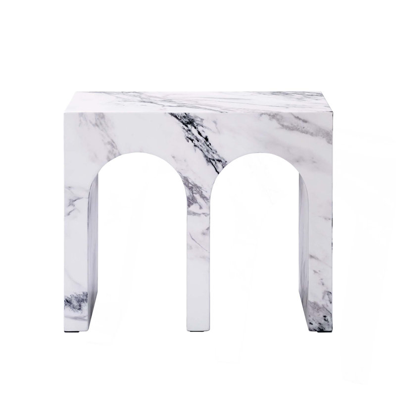 Petite table de bout pratique, style moderne et polyvalente