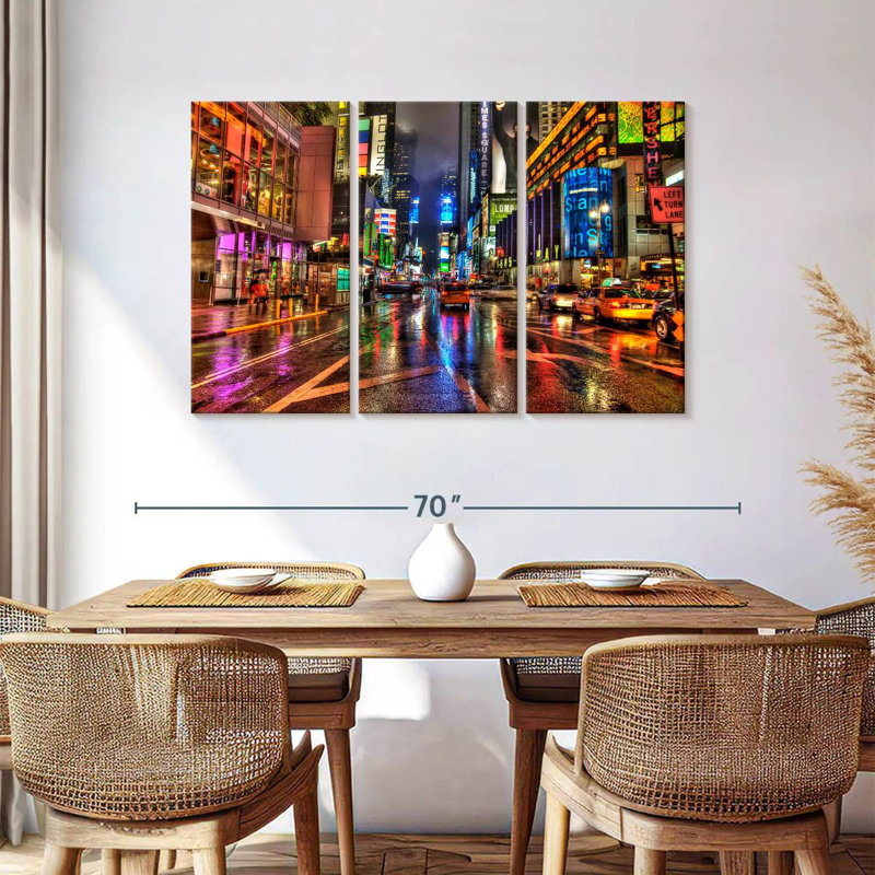 Sebbie Times Square, nuit pluvieuse, H 36 po x l 57 po