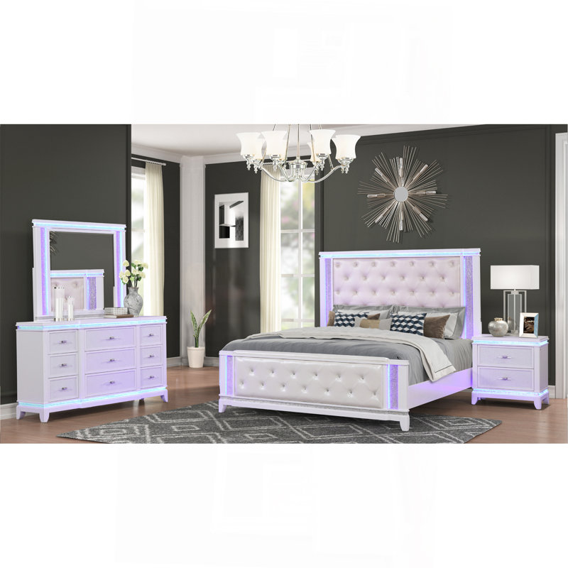 Ensemble de chambre avec très grand lit 4 pièces en blanc laiteux