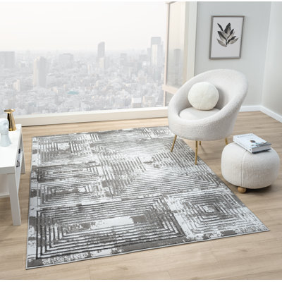 Tapis gris de la collection Sufiya