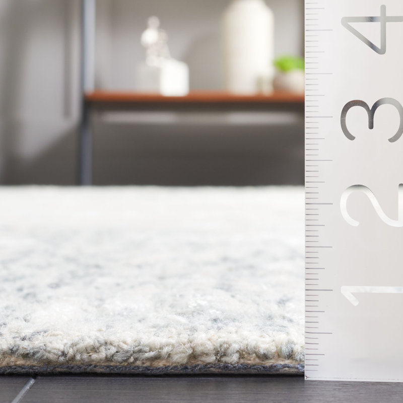Soho Hand Tufted Wool/Viscose/Cotton Abstract Rug in Ivory/Grey, Rectangle 5' x 8'