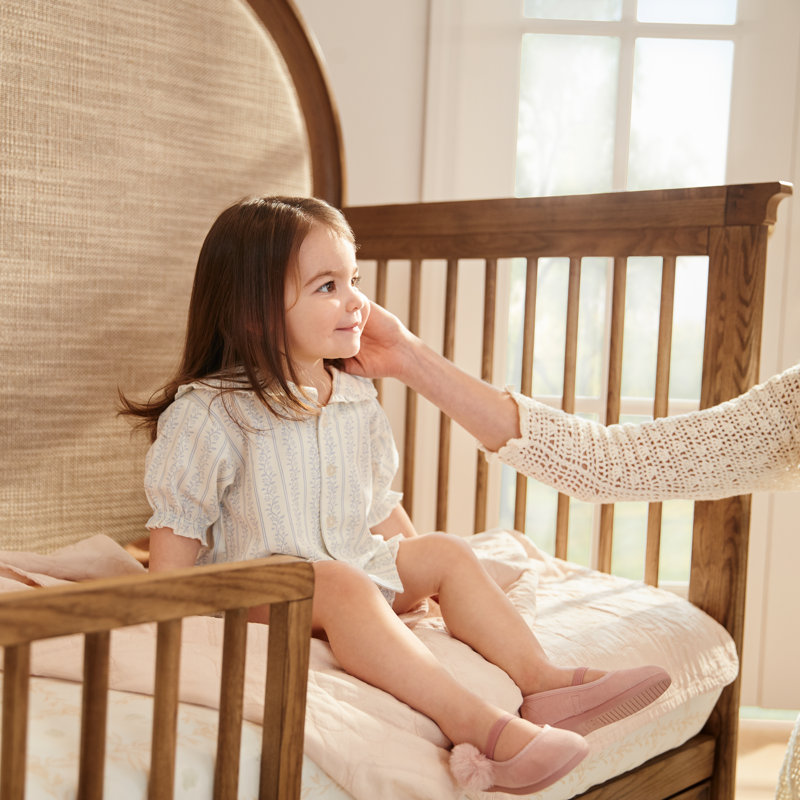 Maxi-Cosi Quiet Luxury 6-in-1 Convertible Crib with Toddler Bed/Daybed Conversion Kit