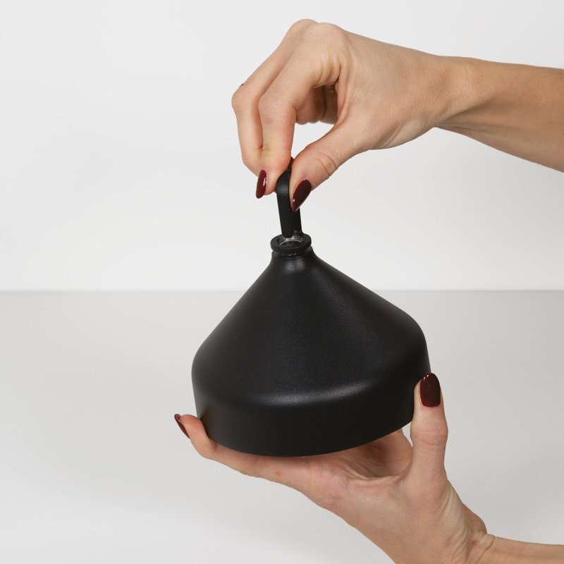 Amelie Hanging, Black