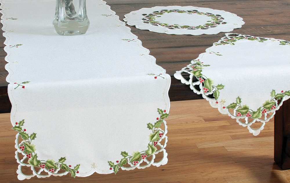 Sandefur Christmas Table Runner The Holiday Aisle® 