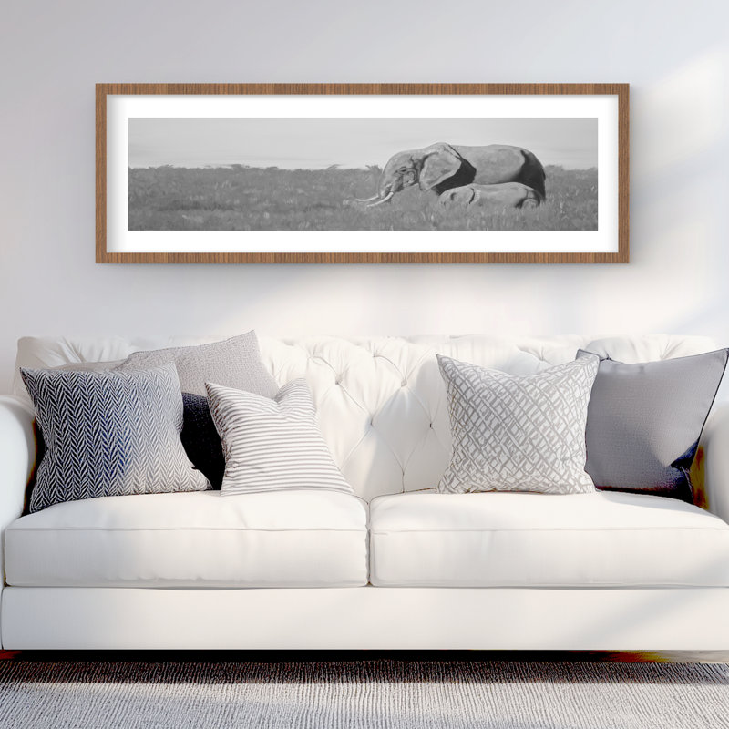 «Elephants in the Savannah», reproduction encadrée monochrome gris