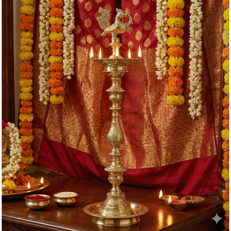 Lampe paon à cinq mèches en laiton fabriquée à la main avec support - Mayak Vilakku indien de 25 pouces, diya à l'huile multi-mèche traditionnelle, finition dorée pour décor festif, autel et entrée