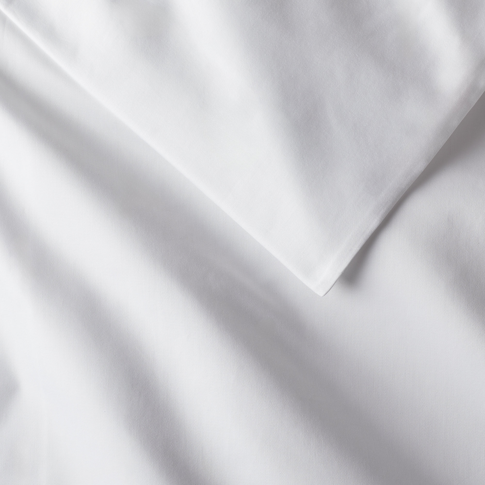 Danfield Cotton Sateen Duvet Cover Set, Full / Queen Duvet Cover + 2 Pillow Shams, White