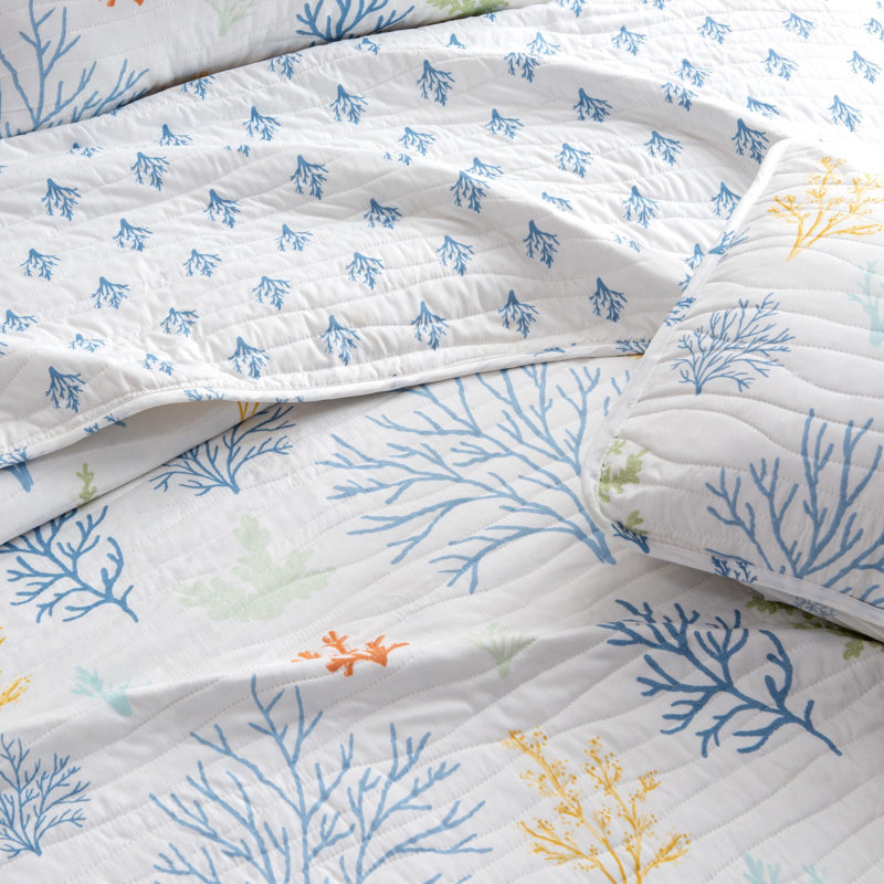 Pastel Coral Coastal Quilt Set with Shams, Twin / Twin XL Quilt + 1 Standard Sham
