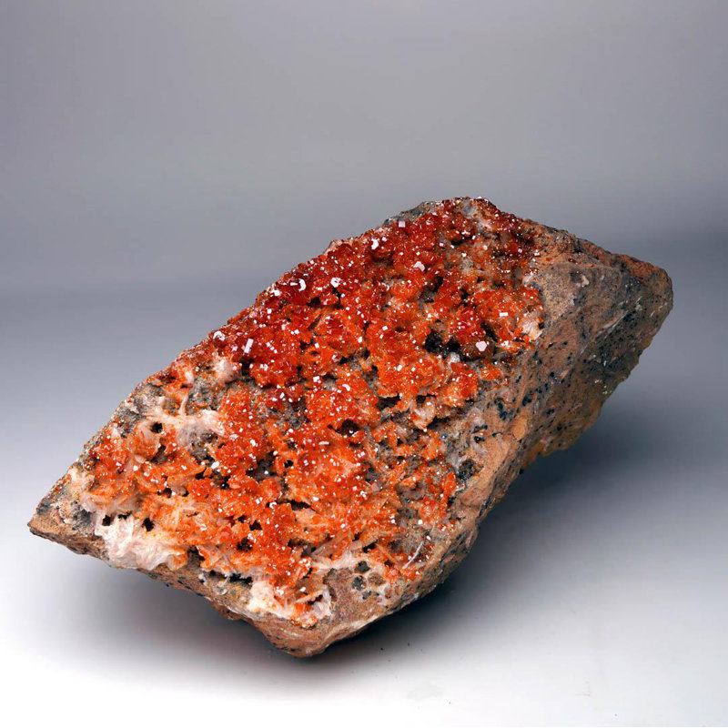 Vanadinite avec baryte du Maroc - 4,07 lb.