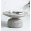 Table basse au fini gris patiné.