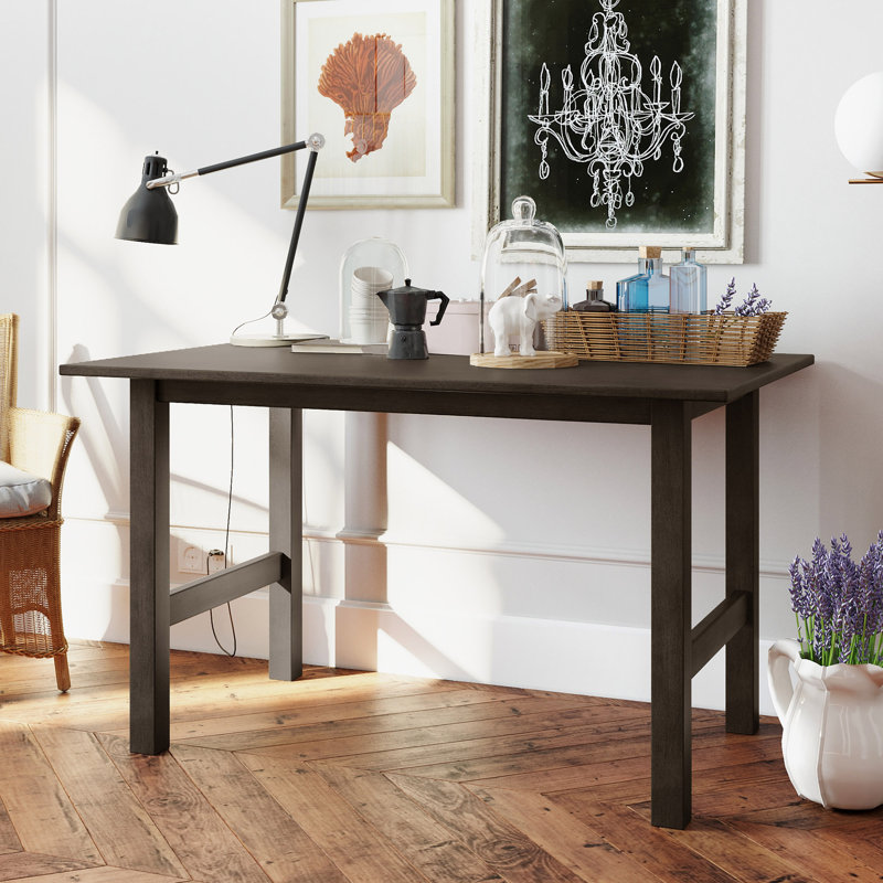 Table de salle à manger compacte en bois: 4 places, idéale pour les petites cuisines