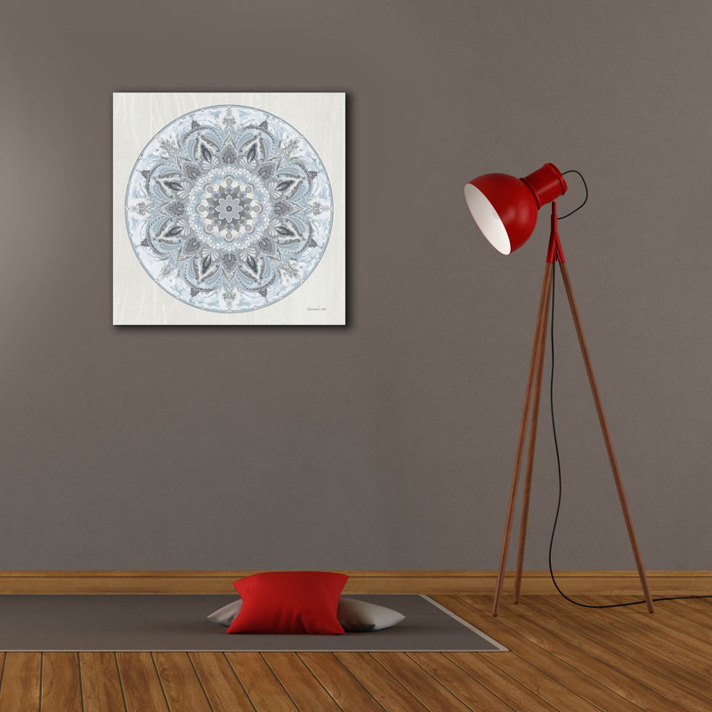 «Goa Mandala 1 Dusty Blue» par Danhui Nai, art mural sur toile, H 26 po x l 26 po