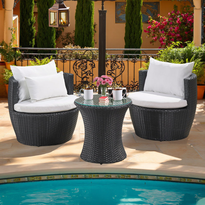 Ensemble de conversation d'extérieur en aluminium 3 pièces avec rotin PE noir, coussins ivoire et table en verre