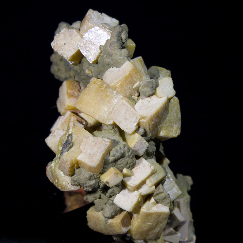 Wulfenite on Mottramite - Mina Ojuela, Mexico