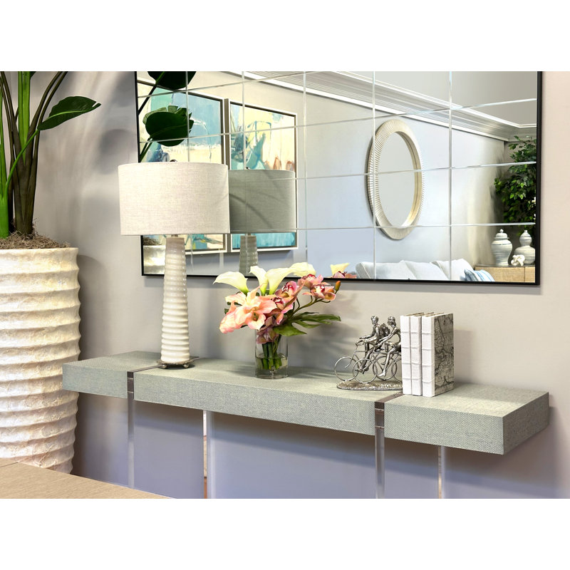 Arrangement tropical avec lys Calla, orchidées et Protea