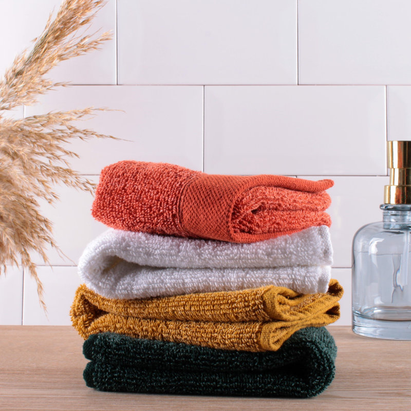 Merth Plush Washcloth, Red