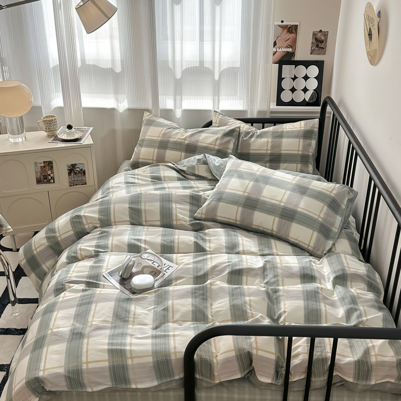 Microfiber Comforter Set, Queen Comforter + 2 Standard Shams, Green Plaid