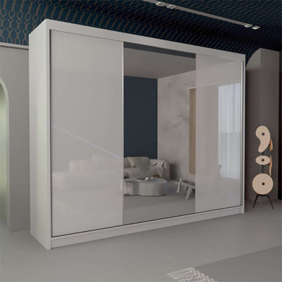 Dakia 3 Door Wardrobe