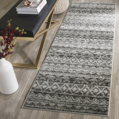 Tapis Wynn Performance Southwestern