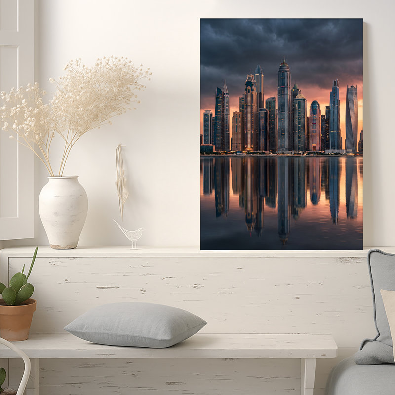 Art mural sur toile, "Skyline de Dubaï reflété dans l'eau au coucher du soleil", H 24 po x l 16 po