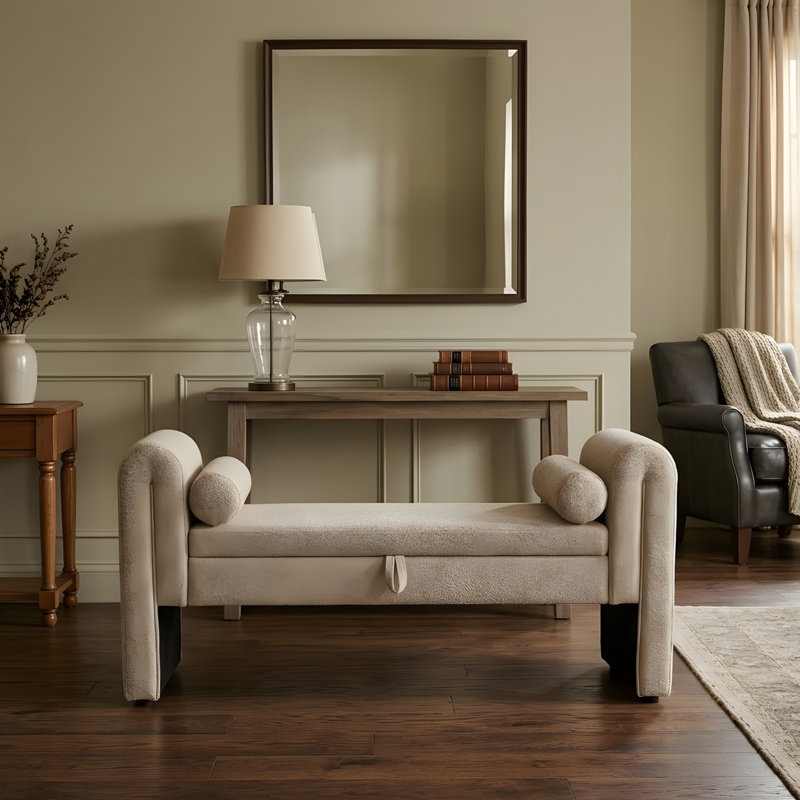 Ce banc de rangement de 60 pouces convient aux chambres à coucher, aux salons, aux salles d'activités et aux espaces similaires.