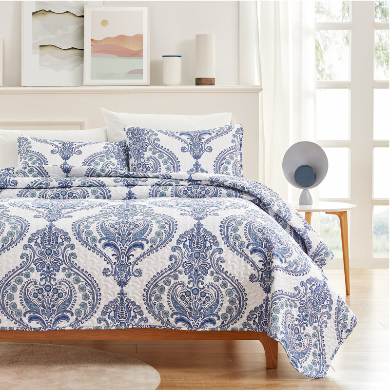 Ensemble de courtepointe à motif floral Hedvika, Damask Blue, Full/Queen Quilt + 2 Shams