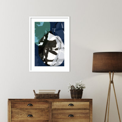 «Dark Blue Beauty No2» par Ortanza, impression sur bois encadrée