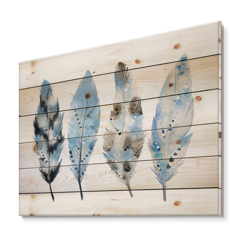 Blue Boho Feathers I - impression bohémienne et éclectique sur bois de pin naturel, H 25 po x l 35 po x P 0,78 po