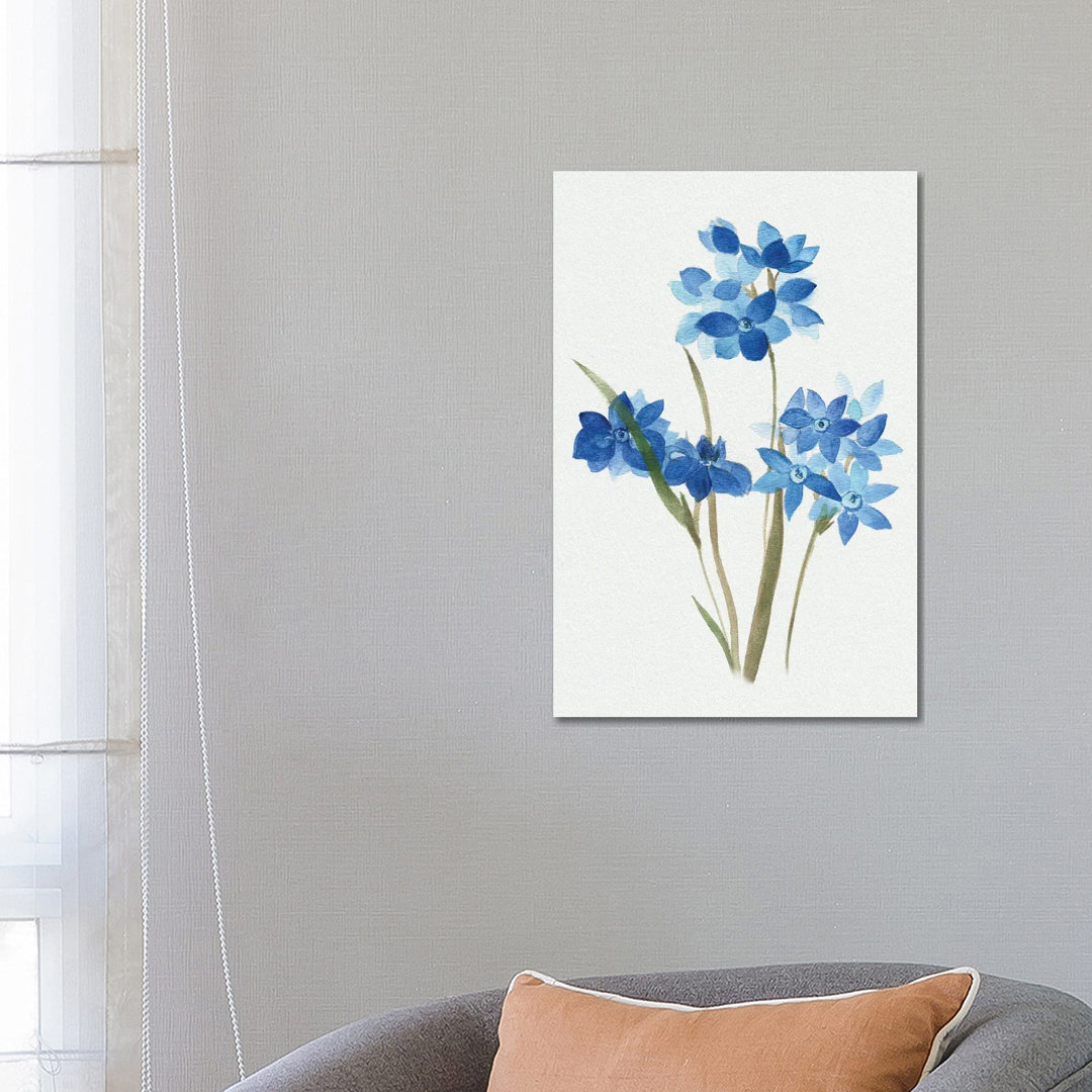 Blue Blossom Botanical I von Tava Studios - Galerie-verpackte Leinwand Giclée auf Leinwand