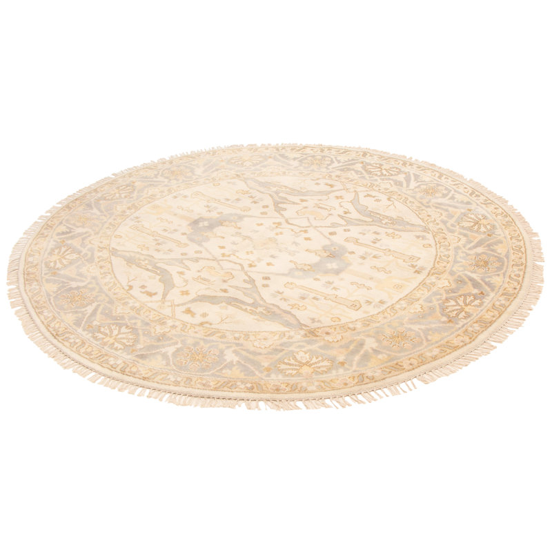Tapis crème Royal Ushak 8 pi 11 po x 8 pi 11 po