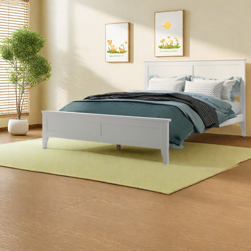 Très grand lit en bois massif robuste de style moderne et confortable