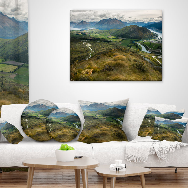 Housse et insert de coussin carré Fields and Hills in New Zealand, 18 po x 18 po