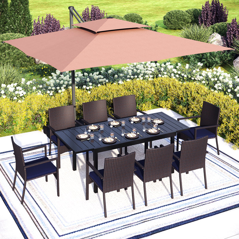 Ensemble de salle à manger rectangulaire pour 8 personnes de 84 po de long avec coussins et parasol