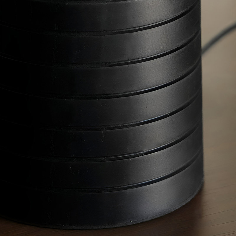 Petite lampe de table moderne en bois massif noir avec abat-jour en polyester pour le salon de la chambre à coucher, ampoule incluse