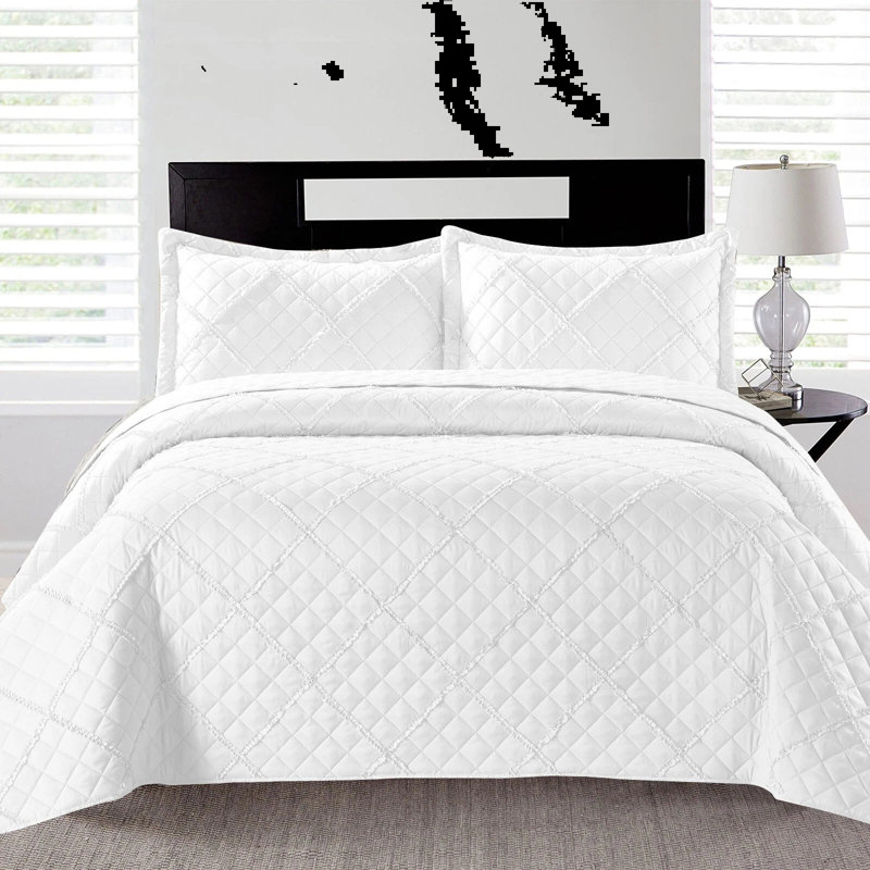Microfiber / Polyester Bedspread with Pillow Shams, White,  Double Bedspread + 2 Standard Shams