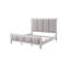 Ensemble de chambre à coucher King, design rembourré, gris et blanc, 3 pièces avec 2 tables de chevet-136170519