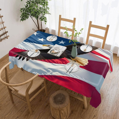 Nappe rectangulaire à festons 60 x 120 pouces Bald Eagle