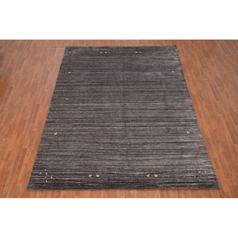 Grand tapis sophistiqué de style Gabbeh 9 x 12 avec des motifs délicats