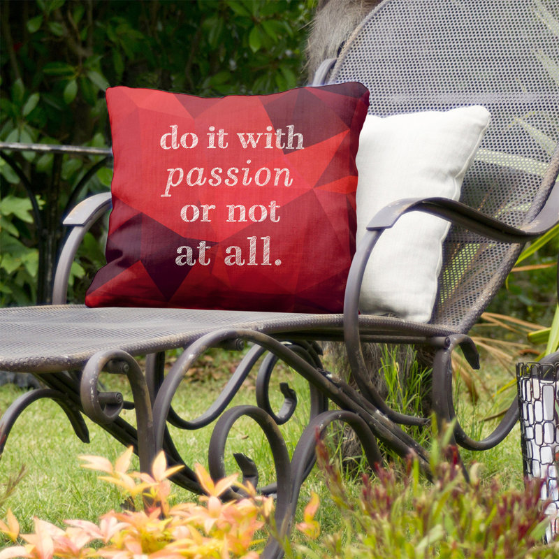 Coussin intérieur/extérieur d’inspiration passion, 16 po x 1 po, Rubis