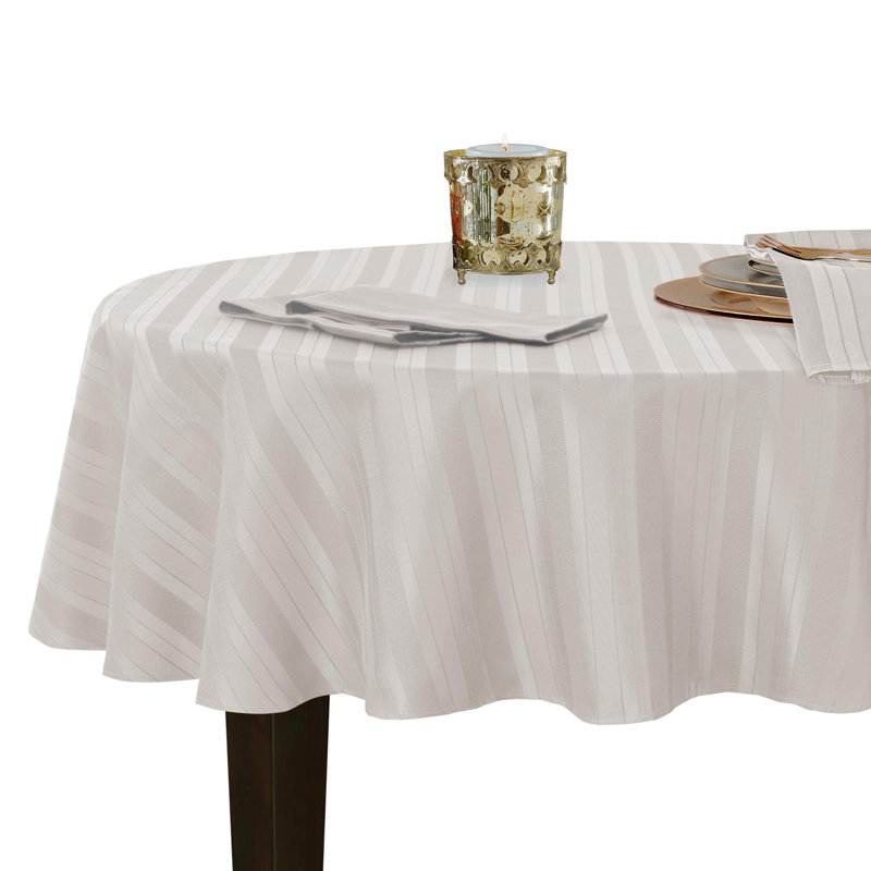 Nappe ovale à rayures jacquard Denley de Threadmade, blanche - 152 cm (L) x 213 cm (l), Ovale l 60 po x L 84 po, Blanc
