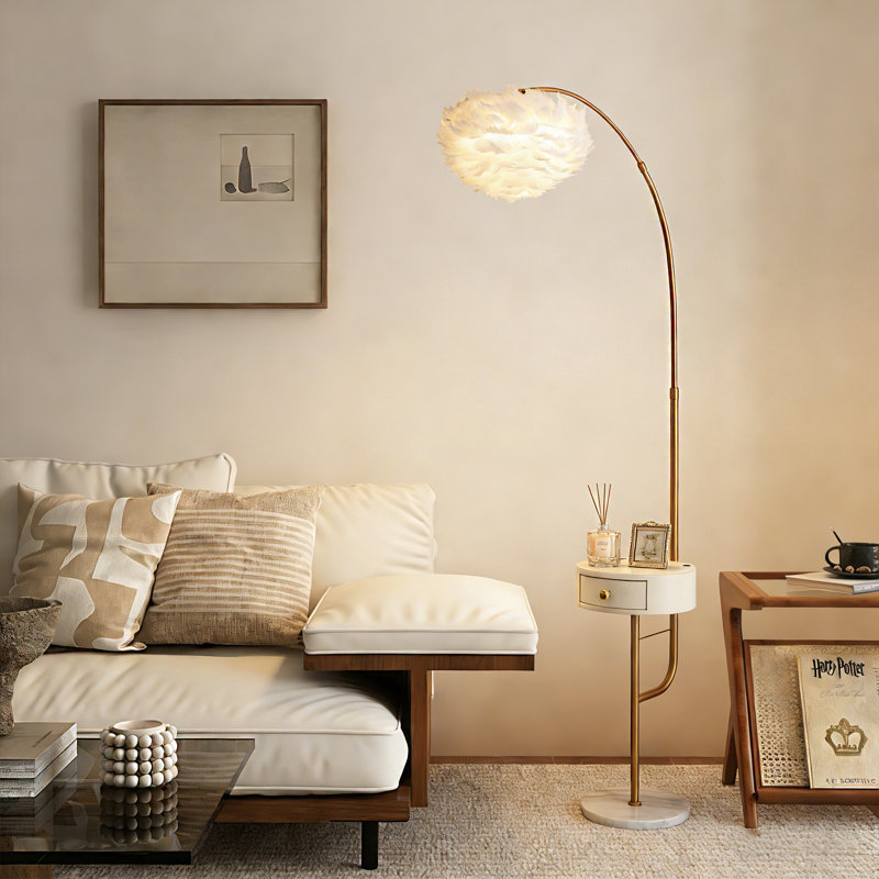 Lampe sur pied à arc moderne avec abat-jour en plumes, table d'appoint, chargement sans fil et port USB